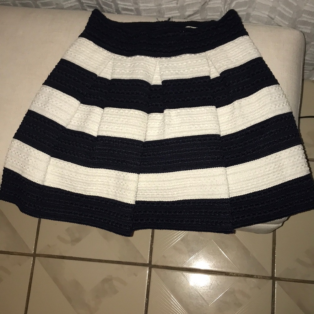 Skirt - Picture 2 of 4